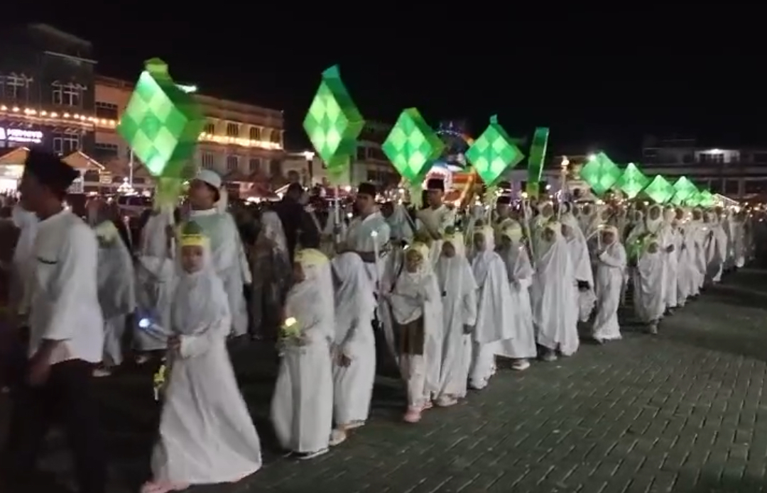 Salah satu kafilah peserta Pawai Takbiran Idulfitri 1447 H Kabupaten Kuansing dari eks Taman Jalur-Pasar Bawah Telukkuantan, Jumat (20/3/2026) malam.