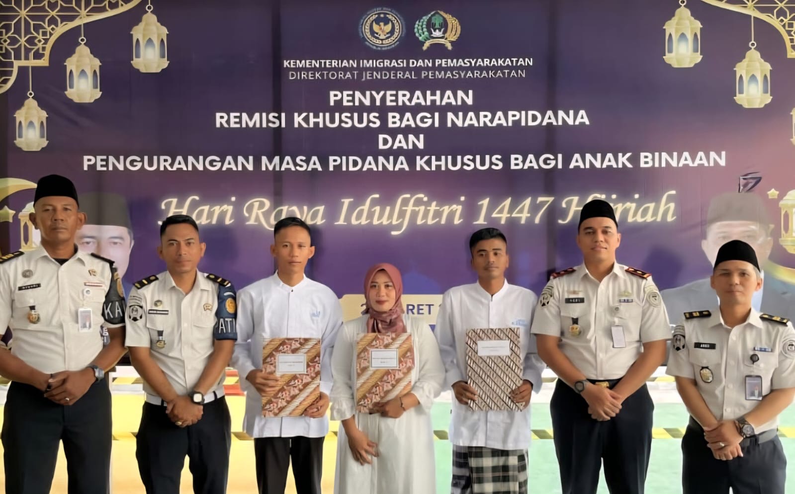 Perwakilan warga binaan Lapas Kelas IIB Selatpanjang usai menerima remisi lebaran.