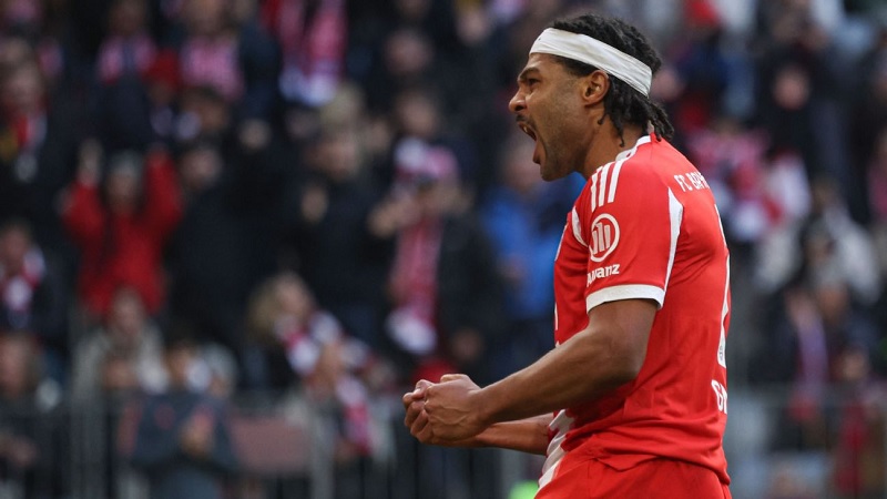Serge Gnabry melakukan selebrasi usai mencetak gol Bayern Munchen ke gawang Union Berlin. 