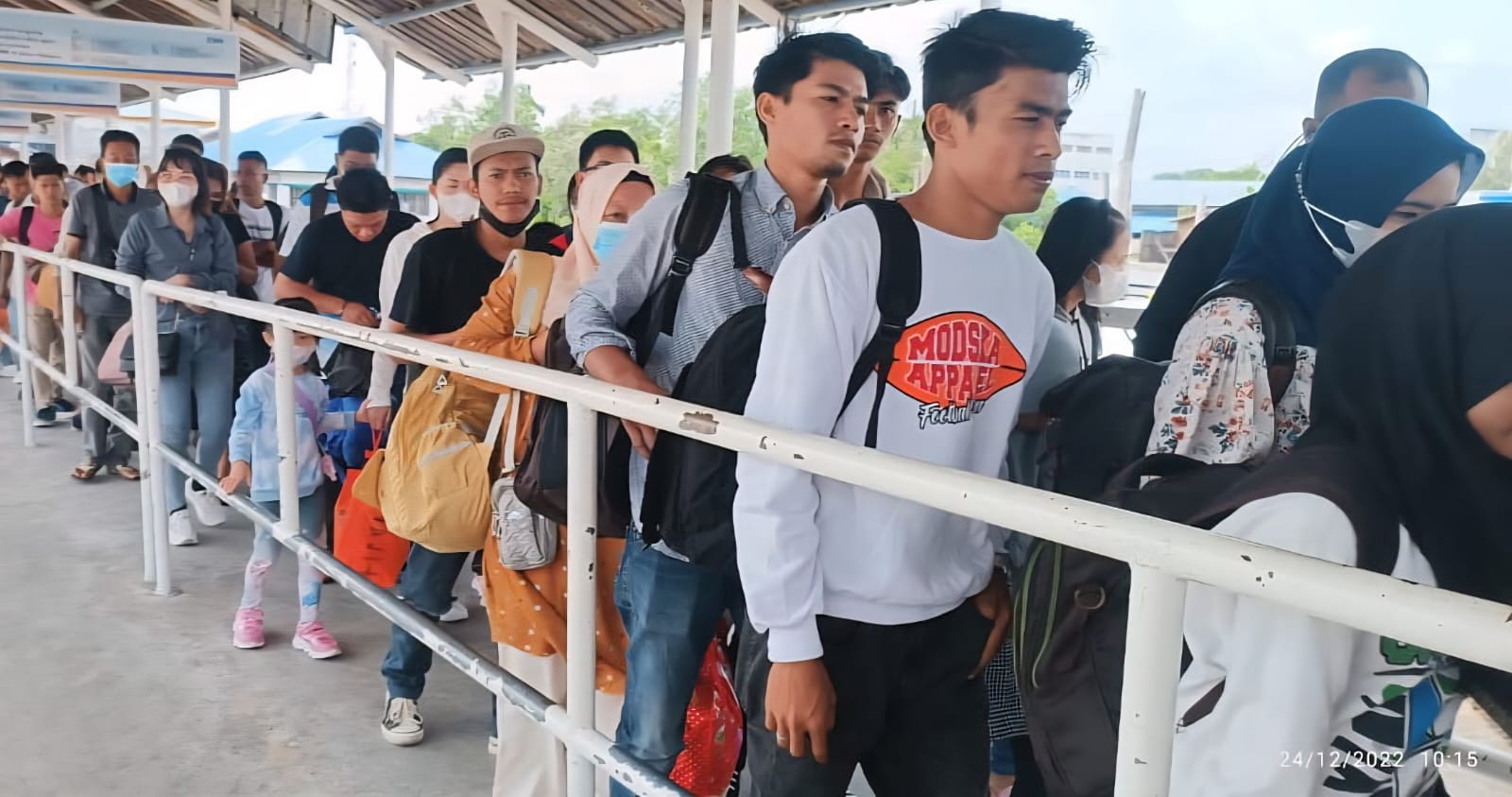 Aktivitas Pelabuhan Tanjung Harapan Kepulauan Meranti