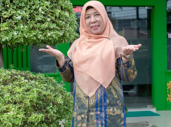 Kepala MAN 1 Pekanbaru Norerlinda MPd