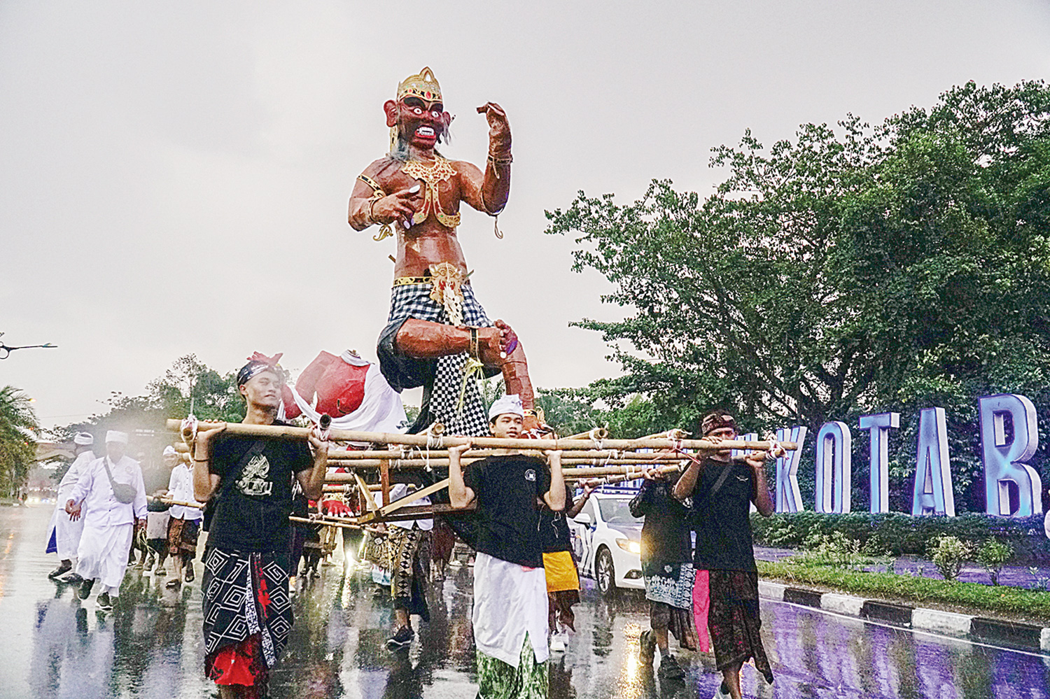 Umat Hindu di  Kota Pekanbaru mengarak ogoh-ogoh menyambut Hari Raya Nyepi Tahun Saka 1948 (2026) di Jalan Jenderal Sudirman, Pekanbaru, Rabu (18/3/2026) lalu.