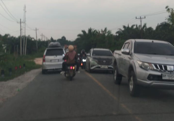 Arus balik kendaraan dari arah Sumatera Barat menuju Provinsi Riau maupun sebaliknya yang melintasi jalur lintas Kabupaten Kampar hingga Rabu (25/3/2026) masih terpantau ramai namun tetap lancar.