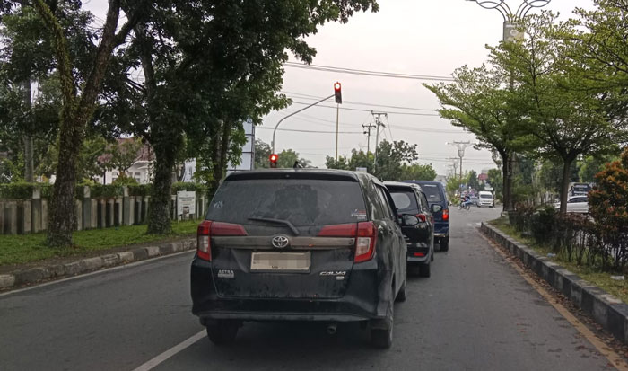 Arus balik kendaraan pemudik di ruas jalan lintas tengah Kabupaten Kuansing, Rabu (25/3/2026) ramai lancar. Bahkan melandai dari hari kemarin.