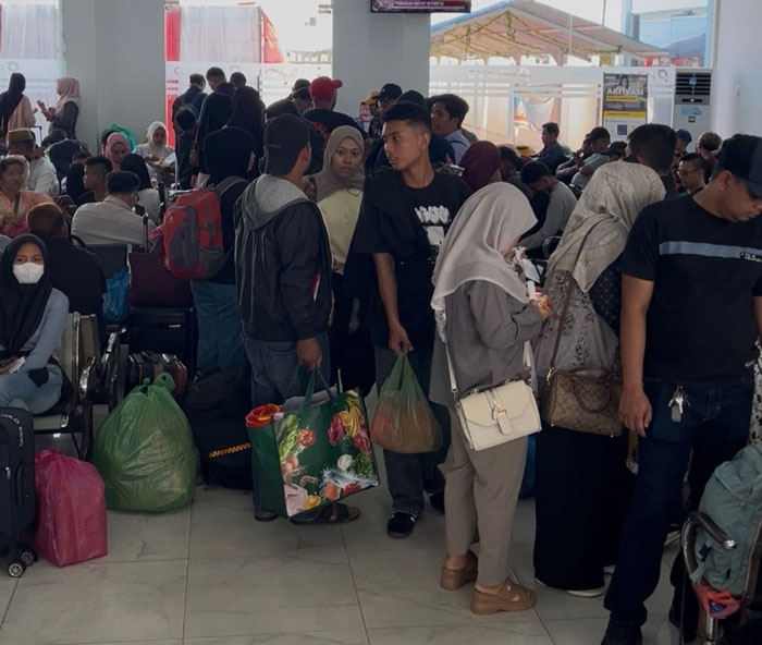 Situasi pergerakan penumpang arus balik usai Idulfitri, di Pelabuhan Tanjung Harapan, Kepulauan Meranti, kemarin (24/3/2026) siang.