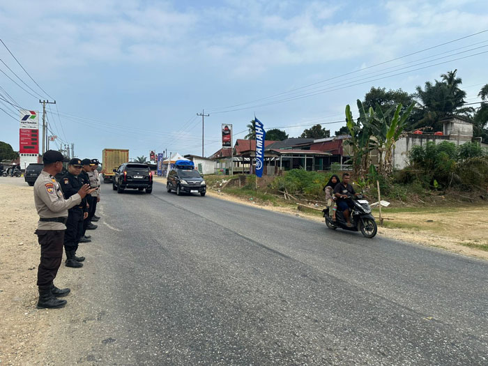 Volume kendaraan pemudik pada arus balik di Jalintim Pelawan mulai landai pasca berakhirnya libur lebaran bagi pegawai dan karyawan, Rabu (25/3/2026).