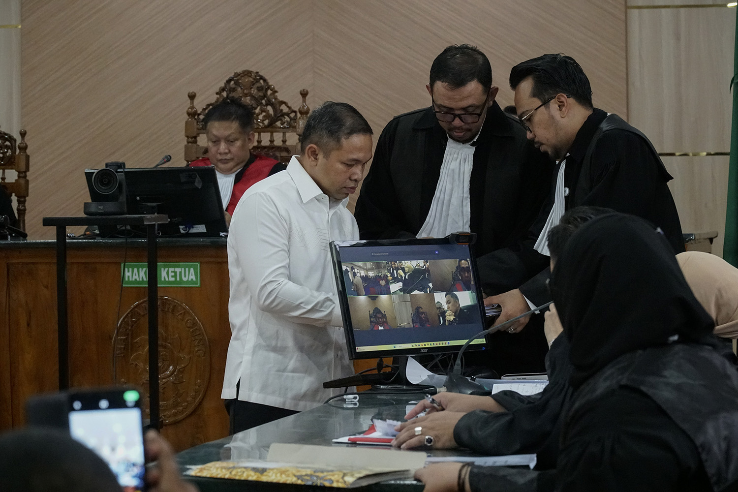 Gubernur Riau nonaktif Abdul Wahid menghadapi sidang Perdana perkara korupsi di Pengadilan Tipikor Pekanbaru pada Kamis (26/3/2026) Dalam persidangan tersebut turut serta Mantan Kepala Dinas PUPR Provinsi Riau Muhammad Arif Setiawan dan Tenaga Ahli Gubern