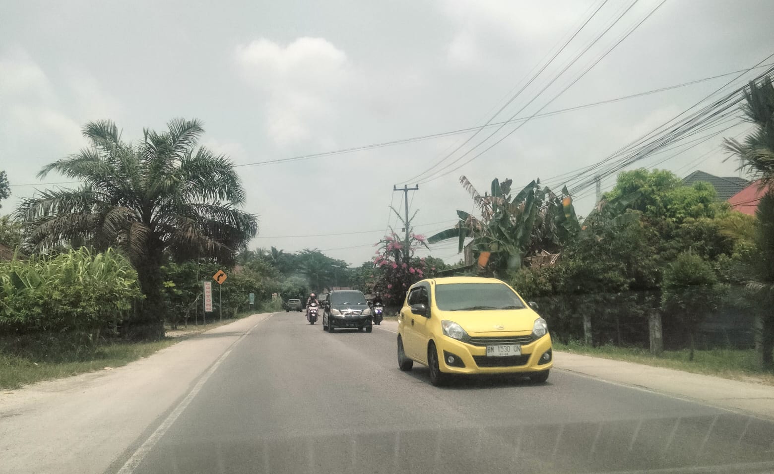  Arus balik kendaraan dari arah Sumatera Barat menuju Provinsi Riau yang melintasi jalur lintas XIII Koto Kampar terpantau mengalami peningkatan volume kendaraan, namun masi