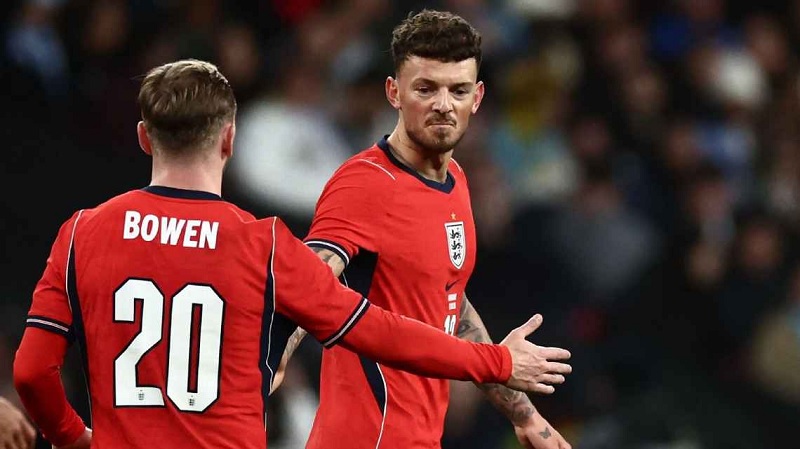 Ben White menerima sambutan yang beragam dari penggemar Inggris setelah mencetak gol saat kembali membela tim nasional melawan Uruguay. 