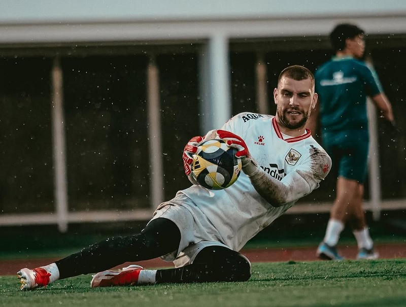 Maarten Paes dapat gelar Goalkeeper of the Year di PSSI Awards. 