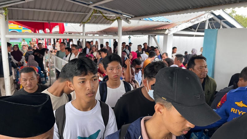 Pelabuhan Tanjung Harapan Selatpanjang, Ahad 29 Maret 2026, menunjukkan kepadatan penumpang yang menjadi tertinggi sejak arus balik dimulai pada H+1
