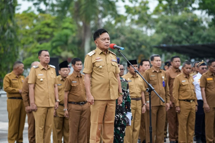 Bupati Asmar pimpin apel perdana usai WFA Idulfitri 2026, di Halaman Setdakab Kepulauan Meranti, Senin (30/3/2026) pagi.