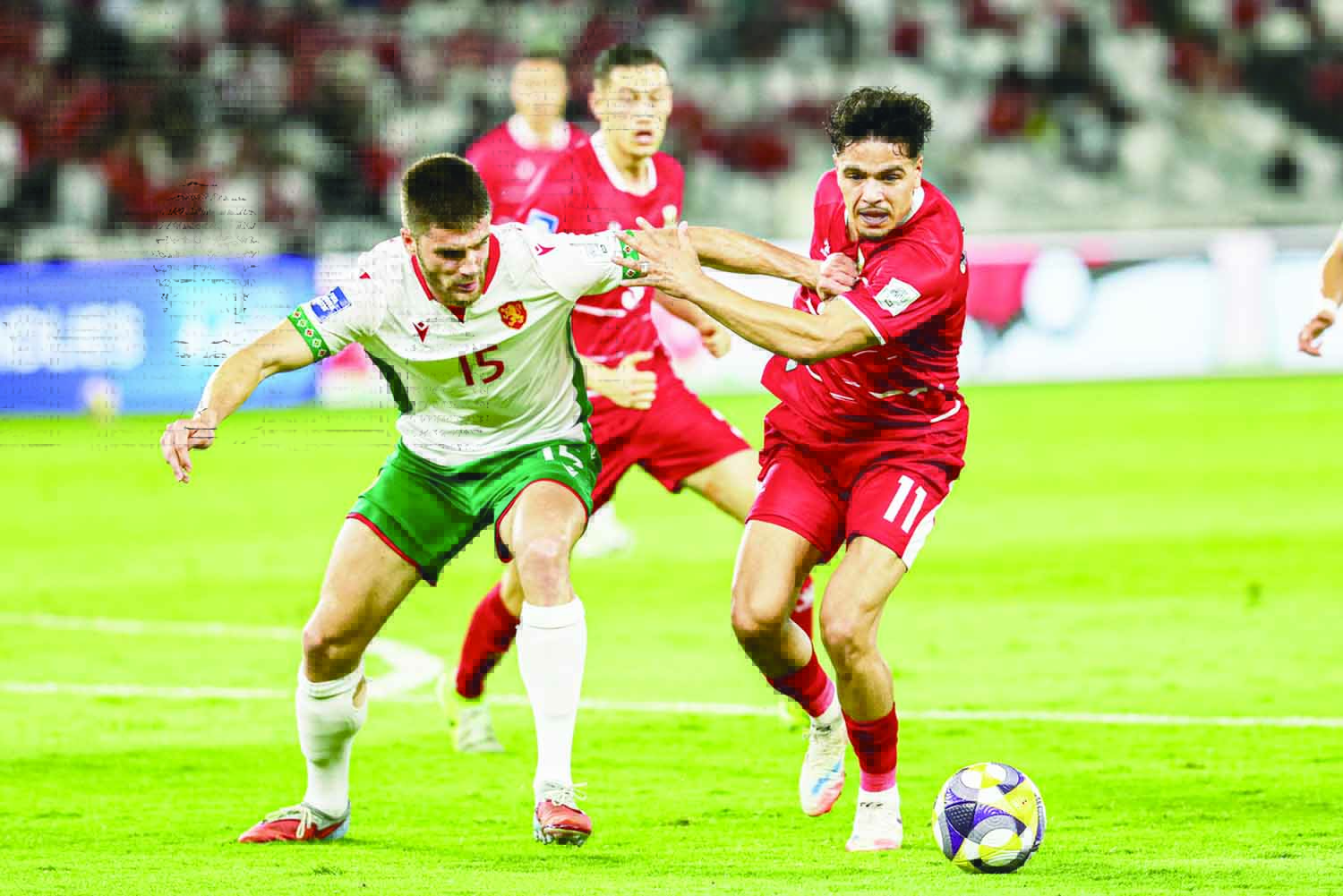 Pesepak bola Timnas Indonesia mencoba menghentikan melewati pesepak bola Bulgaria saat final FIFA Series 2026 di Stadion Utama Gelora Bung Karno (SUGBK), Senayan, Jakarta, Senin (30/3/2026). 