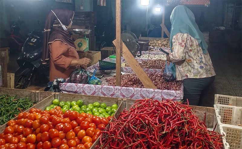 Harga bahan kebutuhan pokok di Pulau Bengkalis merangkak naik pasca hari raya Idulfitri, khususnya di Pasar Terubuk, Selasa (31/3/2026). 