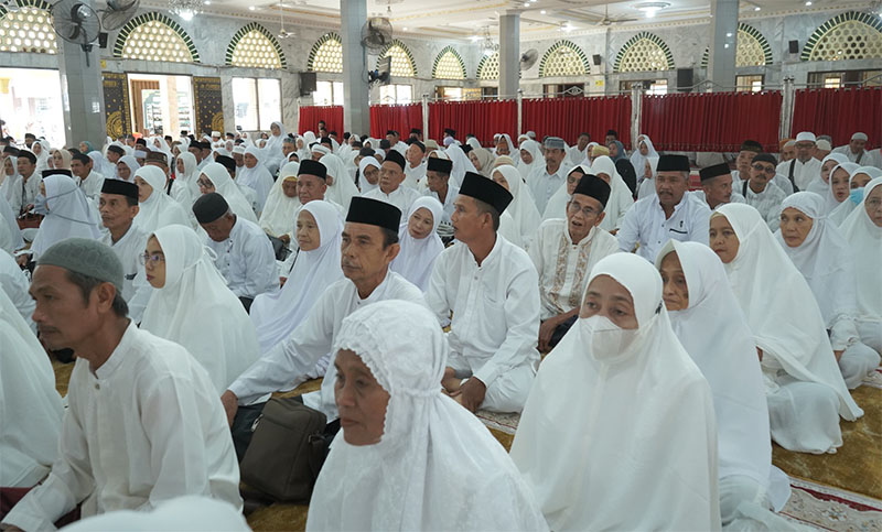 JCH asal Inhil mengikuti manasik haji di Masjid Al Huda Tembilahan, Selasa (31/3/2026).
