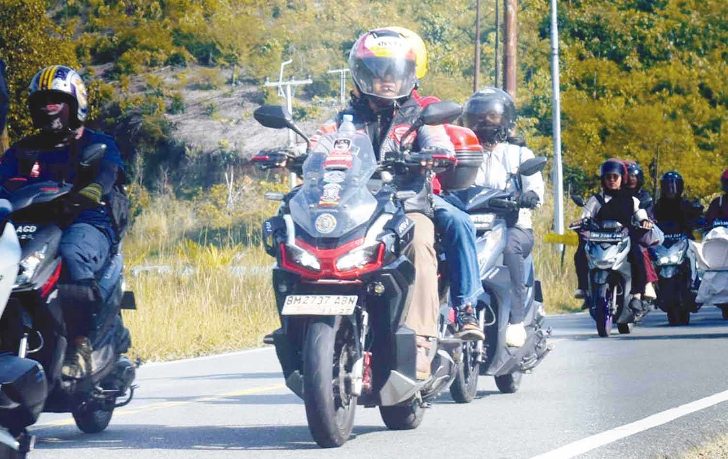 Pengendara sepeda motor saat arus balik Hari Raya Idulfitri 1447 H. Capella Honda Riau membagikan tips mudik aman dengan kendaraan roda dua.