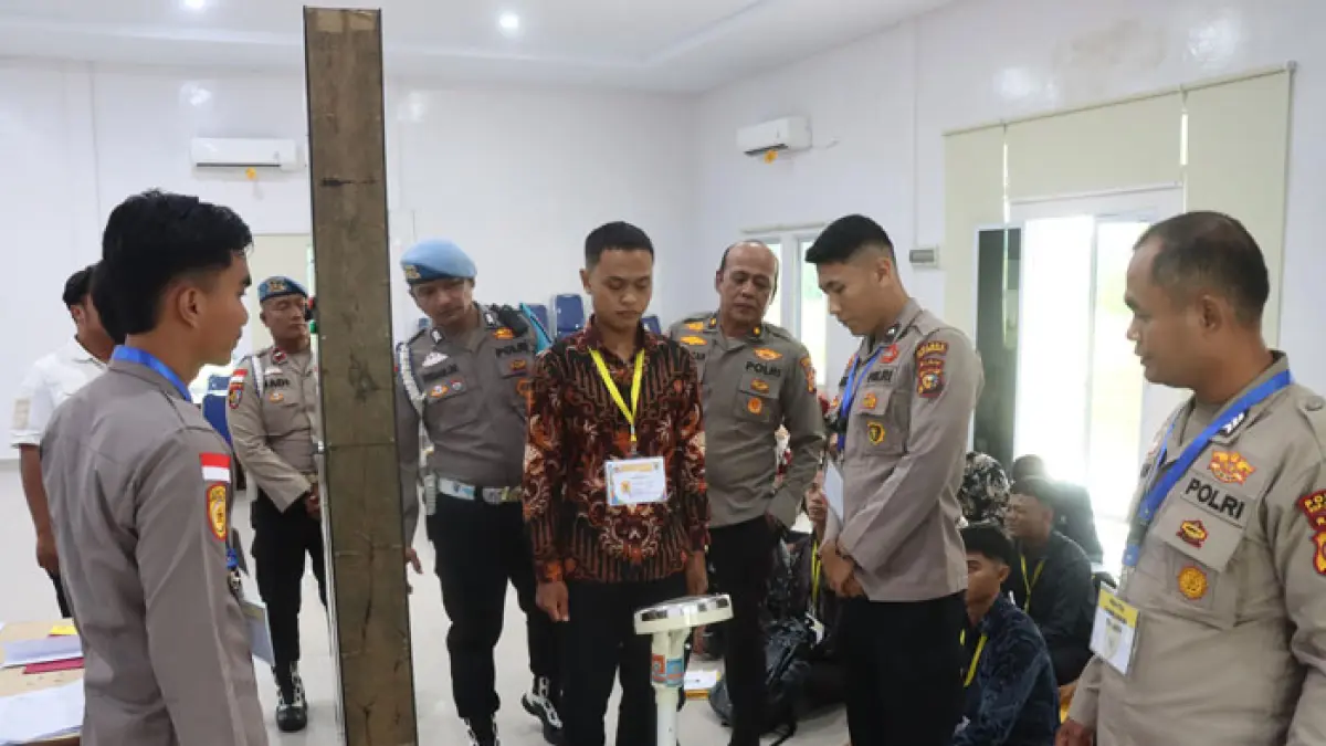 Calon peserta mengikuti tahapan awal pemeriksaan administrasi (Rikmin) di Gedung Tantya Sudhirajati Polres Kepulauan Meranti, Rabu (1/4/2026). (Istimewa)