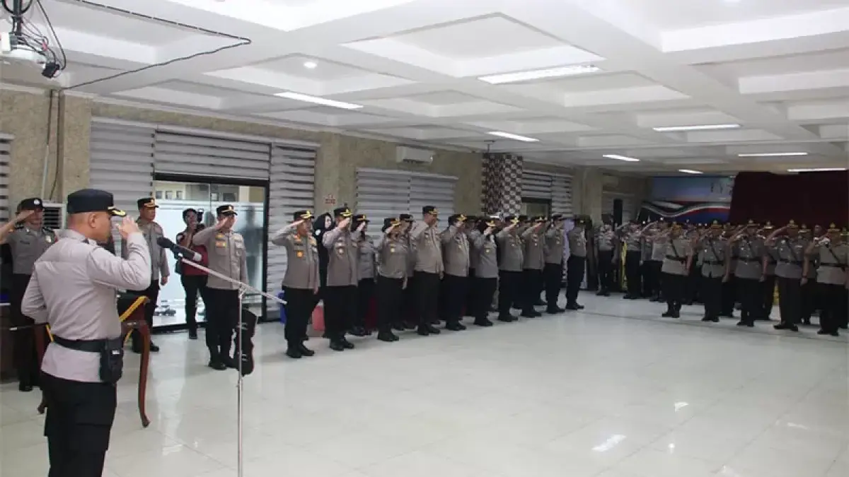 Kapolresta Pekanbaru, Kombes Pol Muharman Arta memimpin upacara sertijab sejumlah pejabat utama dan Kapolsek jajaran pada Senin (30/3/2026) sore, di Aula Zapin Mapolresta Pekanbaru.