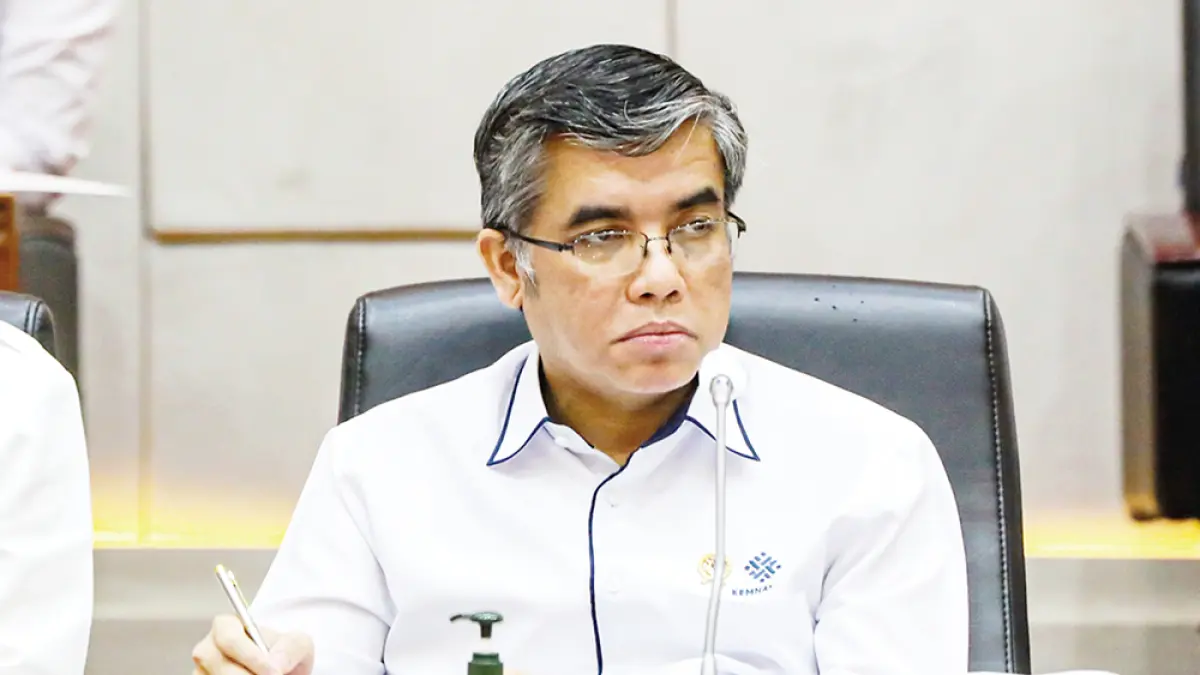 Menteri Ketenagakerjaan Yassierli mengikuti rapat kerja dengan Komisi IX DPR di Kompleks Parlemen, Senayan, Jakarta, Selasa (11/3/2025). (Salman Toyibi/Jawa Pos)