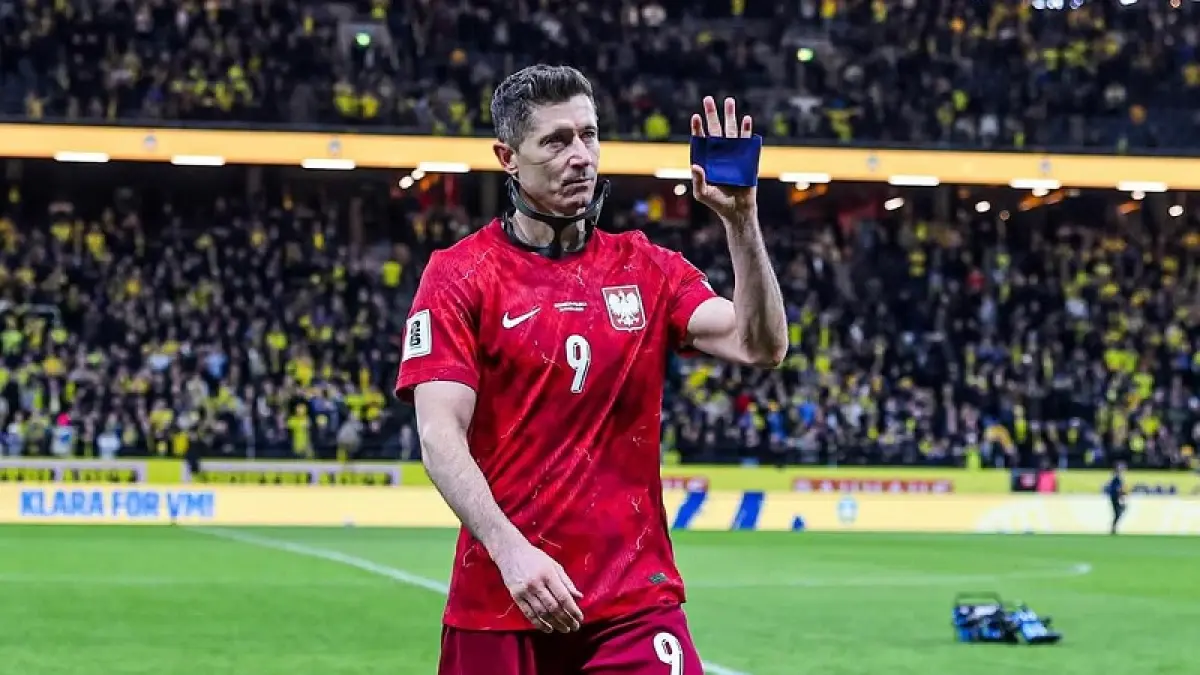 Robert Lewandowski mengsyaratkan pensiun dari Timnas Polandia setelah gagal lolos ke Piala Dunia.