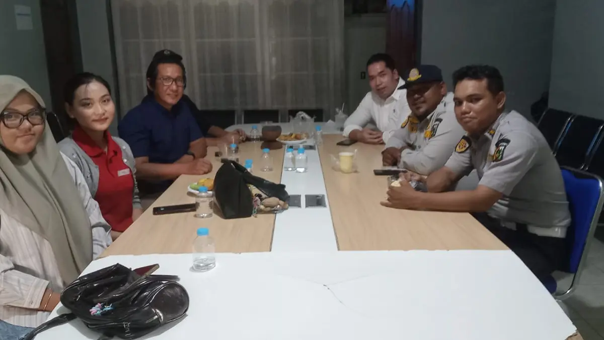 Suasana pertemuan antara korban  ke­hi­langan motor dengan koordinator parkir yang dimediasi Dishub Pekanbaru di Kantor UPT Perparkiran, Jalan Kutilang, Rabu (1/4/2026). (UPT Perparkiran Dishub Pekanbaru)
