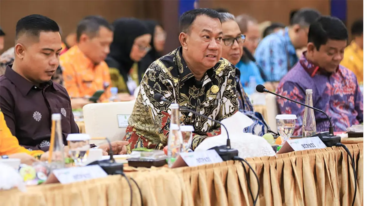 Wabup Muzamil ketika menghadiri Kunjungan Kerja Komisi II DPR RI terkait pengawasan BUMD dan perbankan daerah di Menara Dang Merdu BRK Syariah, Pekanbaru, Kamis (2/4/2026). (ISTIMEWA)