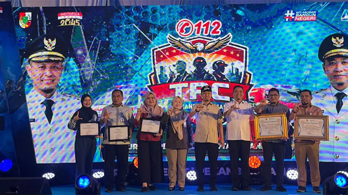 Wako Agung Nugroho didampingi &nbsp;Wawako Markarius Anwar foto bersama perwakilan RS Awal Bros, usai terpilih menjadi mitra strategis Pemko dalam menjamin keselamatan kerja 78.649 pekerja informal, Rabu (1/4/2026). (ISTIMEWA)