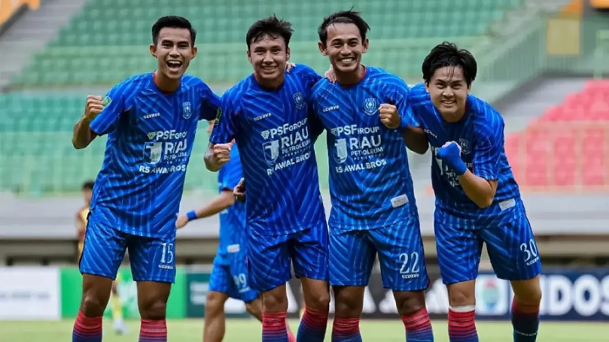 Selebrasi pemain PSPS Pekanbaru usai menjebol gawang Sriwijaya FC, di Stadion Patriot Chandra Bhaga, Jumat (3/4/2026). (PSPS Pekanbaru untuk Riaupos.co)
