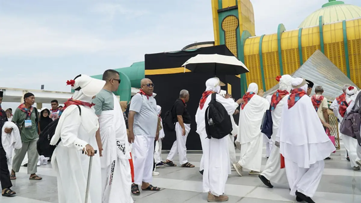 Pelaksanaan manasik haji oleh JCH Kota Pekanbaru bertempat di Masjid Agung Al Firdaus Komplek Perkantoran Pemerintahan Kota Pekanbaru di Tenayan Raya, Sabtu (4/4/). ft: MHD AKHWAN/RIAUPOS.CO