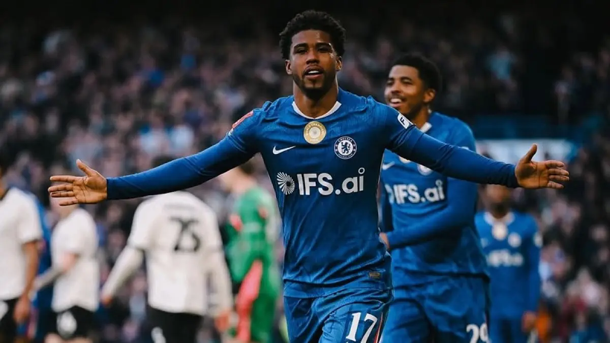 Gelandang Andey Santos melakukan selebrasi usai mencetak gol kelima Chelsea saat menghajar Port Vale 7-0 di perempatfinal PIala FA.(Instagram @chelseafc)