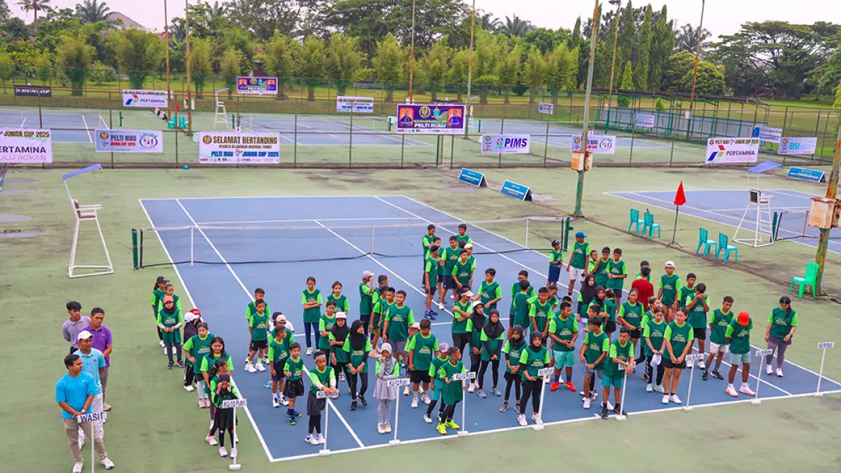 Para atlet tenis saat mengikuti turnamen, beberapa waktu lalu. (Humas PTPN IV Regional III)