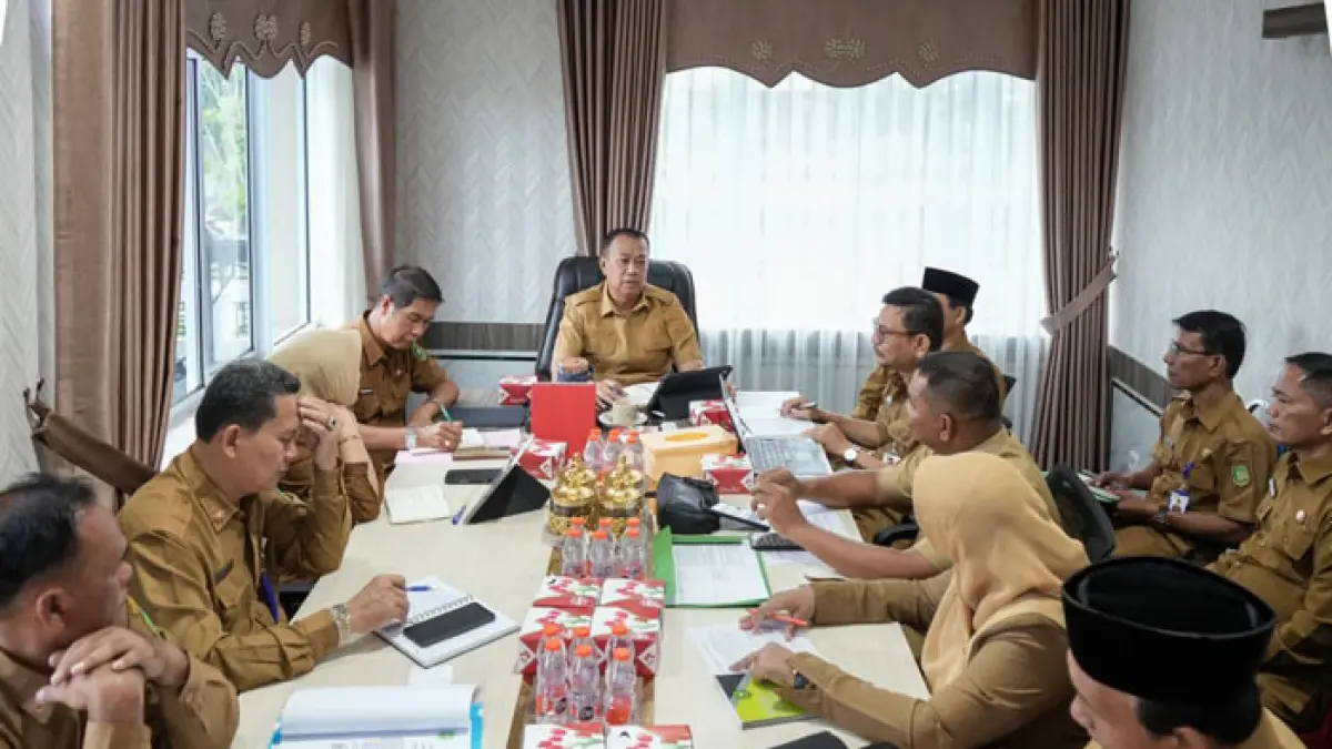 Wakil Bupati Kepulauan Meranti, Muzamil Baharudin, memimpin rapat persiapan rencana audiensi bersama DPR RI, di Setdakab, Senin (6/4/2026). (Istimewa)