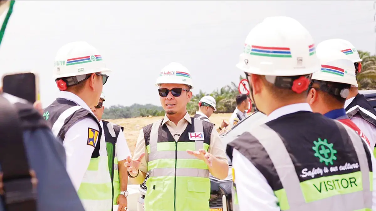 Wali Kota Pekanbaru Agung Nugroho saat meninjau pintu Tol Pekanbaru-Dumai di Muara Fajar,  pekan lalu. (Pemko pekanbaru untuk riau pos)

