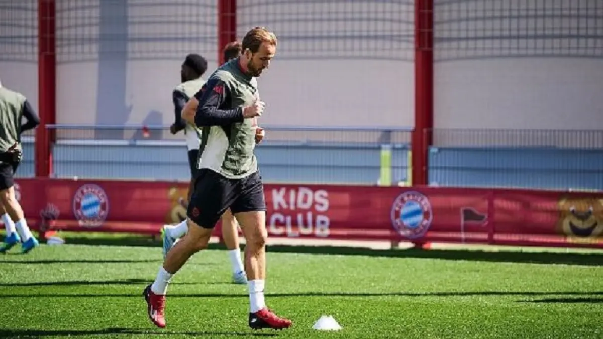 Harry Kane berlatih bersama Bayern Munchen menjelang perempatfinal Liga Champions melawan Real Madrid di Santiago Bernabeu.(Getty Images)