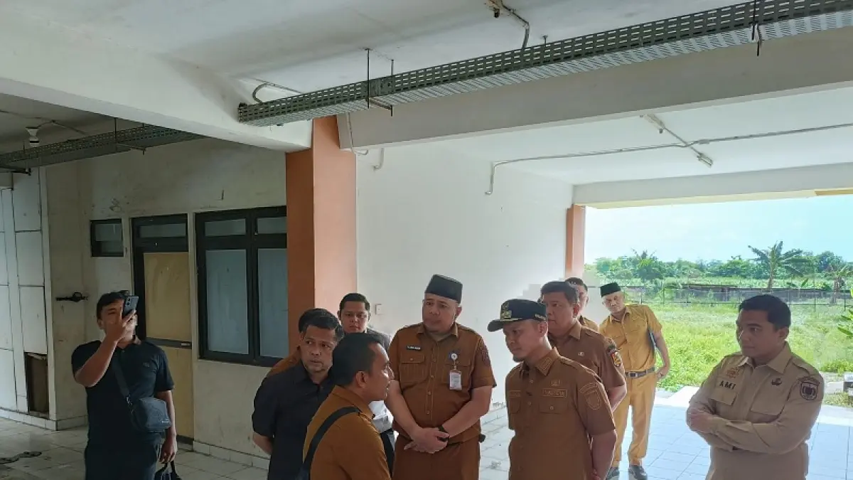 Wako Pekanbaru Agung Nugroho didampingi beberapa kepala OPD Meninjau Rusunawa Yos Sudarso, Senin (6/4/2026). (ISTIMEWA)
