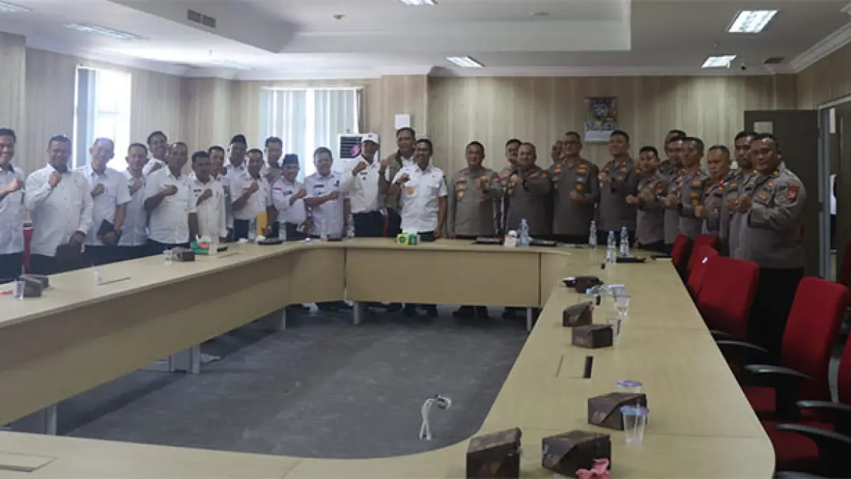 Berbagai pihak foto bersama usai rapat koordinasi daerah penanganan karhutla di Bagansiapiapi, Rabu (8/4/2026). (Zulfadhli).