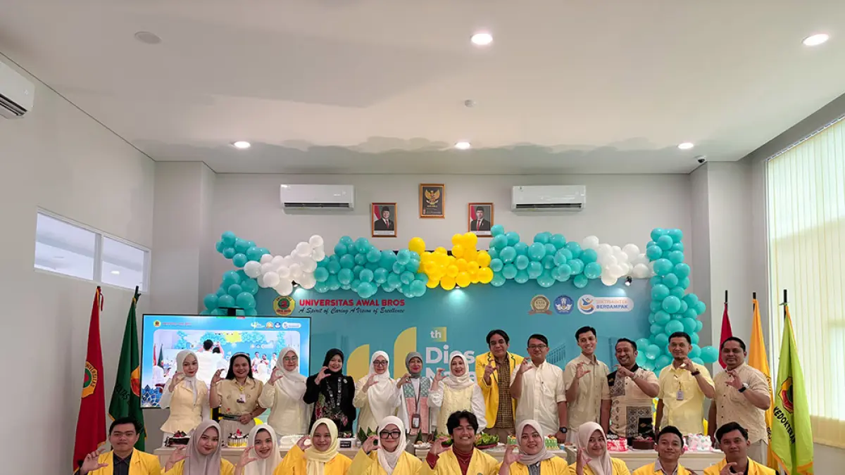 Civitas akademika foto bersama usai kegiatan puncak  Dies Natalis ke-4 Universitas Awal Bros, Selasa (7/4/2026). (Universitas Awal Bros untuk Riau Pos)
