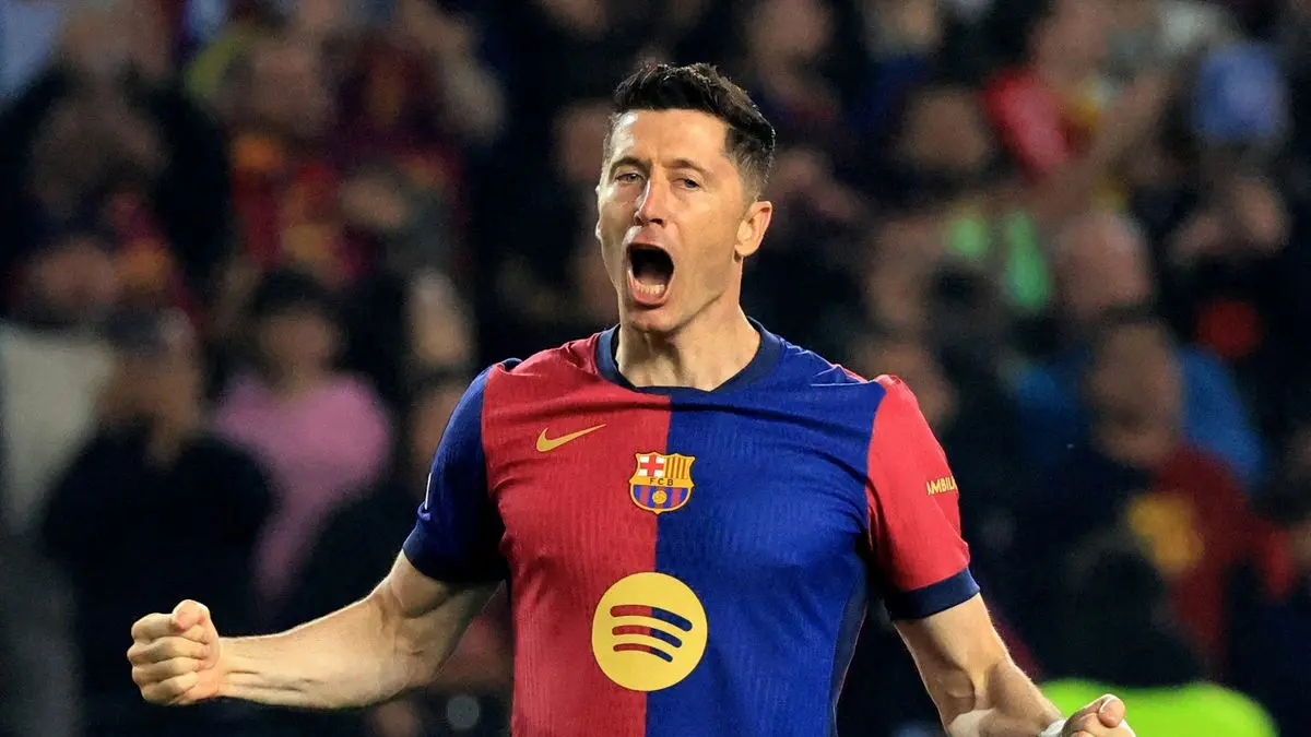 FC Barcelona Robert Lewandowski bertekad mencetak gol sekaligus meraih kemenangan lagi atas Atletico Madrid dalam first leg perempat final Liga Champions di Camp Nou dini hari nanti (9/4/2026). (LLUIS GENE/AFP)