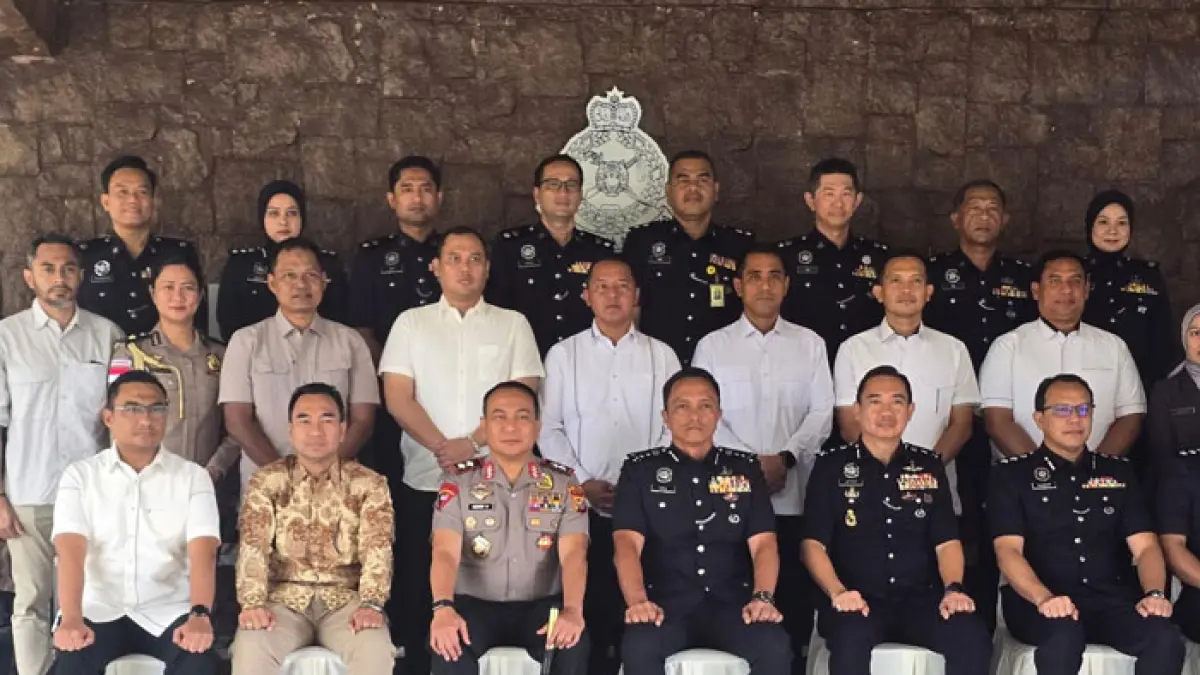 Kapolda Riau Irjen Pol Herry Heryawan beserta jajaran berfoto bersama Ketua Polis Melaka Dzulkahairi Mukhtar di Markas Polis Kontinjen Melaka, Rabu (8/4/2026). (Istimewa)