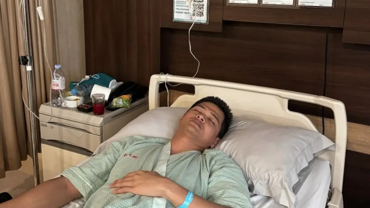 Wakil Ketua II DPRD Bengkalis Hendrik Firnanda Pangaribuan yang mengalami kecelakaan di Jalan Lintas Pakning-Dumai sempat dirawat rumah sakit di pekanbaru akibat mengalami luka serius di bagian tangan beberapa waktu lalu.(Istimewa)