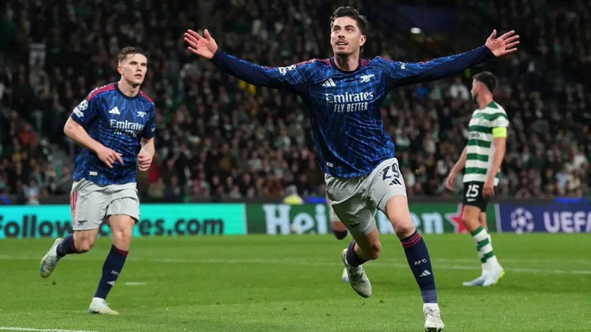 Gelandang serang Arsenal Kai Havertz melakukan selebrasi usai mencetak gol ke gawang Sporting CP di perempat final Liga Champions 2025/2026, Rabu (8/4/2026). (Armando Franca/AP Photo)

