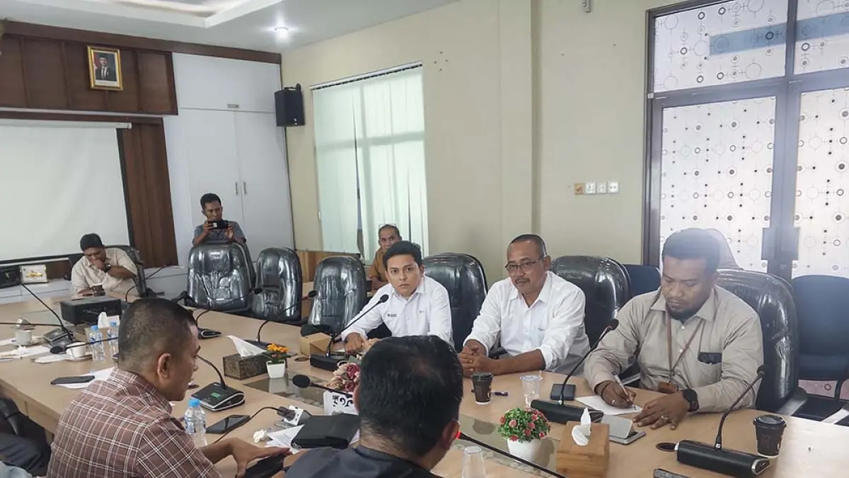 Rapat lintas Komisi DPRD Bengkalis bersama PLN membahas masalah pemadaman listrik  di Ruang Rapat Komisi I DPRD Bengkalis awal pekan ini. (ABU KASIM/RIAU POS)