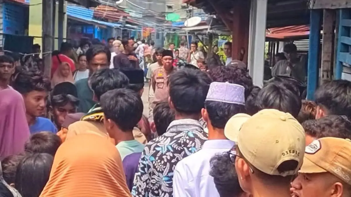 Keadaan di jalanan Panipahan Rohil, saat masyarakat melakukan aksi unjuk rasa mendesak aparat melakukan pemberantasan narkoba secara tuntas. (Facebook)