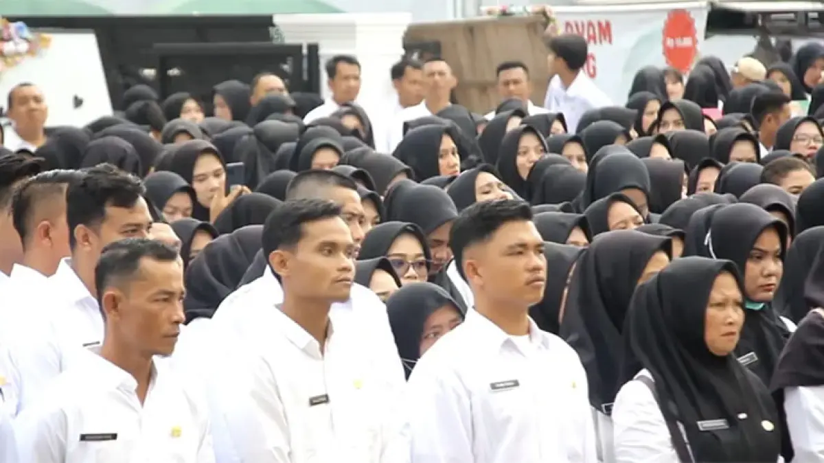 Kegiatan penyerahan SK untuk PPPK paruh waktu di Bagansiapiapi, beberapa waktu lalu. (DOK RIAUPOS.CO)