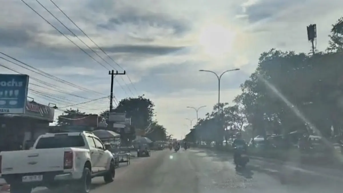 Lalu lintas di Jalan HR Soebrantas Jumat (10/4/2026) sore terpantau lebih lancar. (Istimewa)
