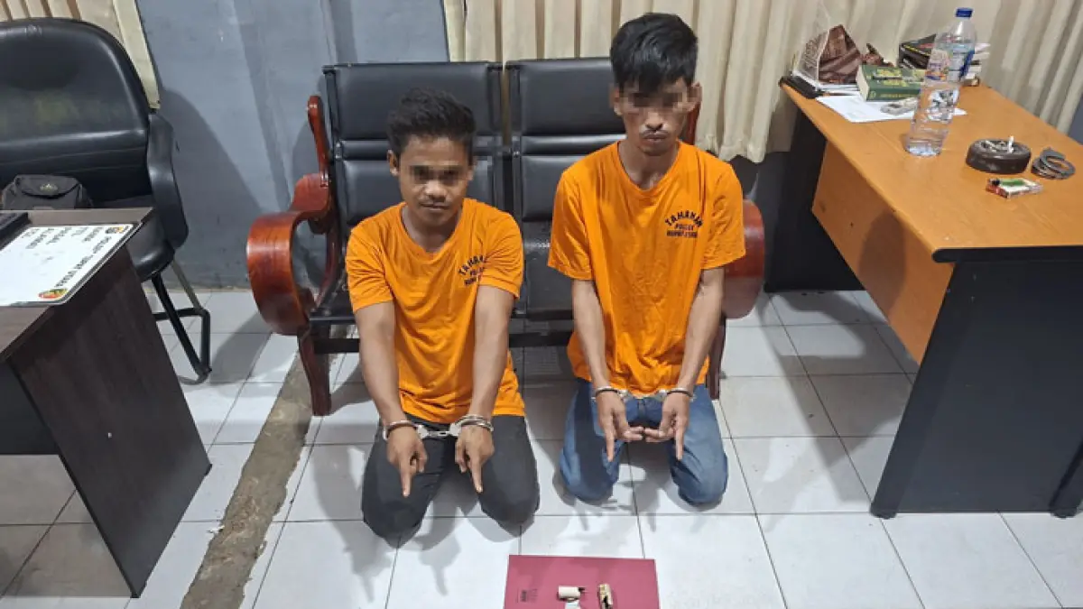 Mengancam warga menggunakan senapan angin, dua pria berinisial PE (24) dan R (26) di Desa Teluk Rhu, Kecamatan Rupat Utara, Bengkalis diamankan di Polsek Rupat Utara, Jumat (10/4/2026).(Istimewa)