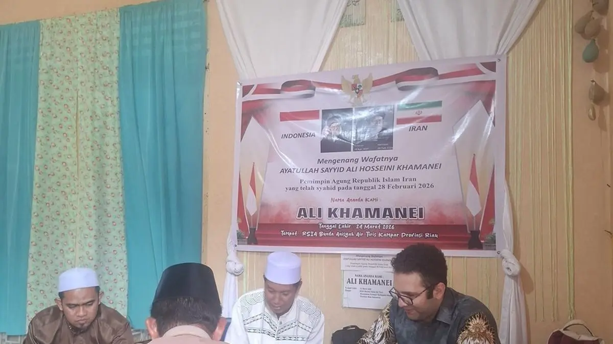 Perwakilan Kedutaan Iran menyambangi kediaman Arsa Putra di Desa Koto Tibun, Kecamatan Kampar, Kabupaten Kampar, Selasa (7/4/2026). (WARGA UNTUK RIAU POS)