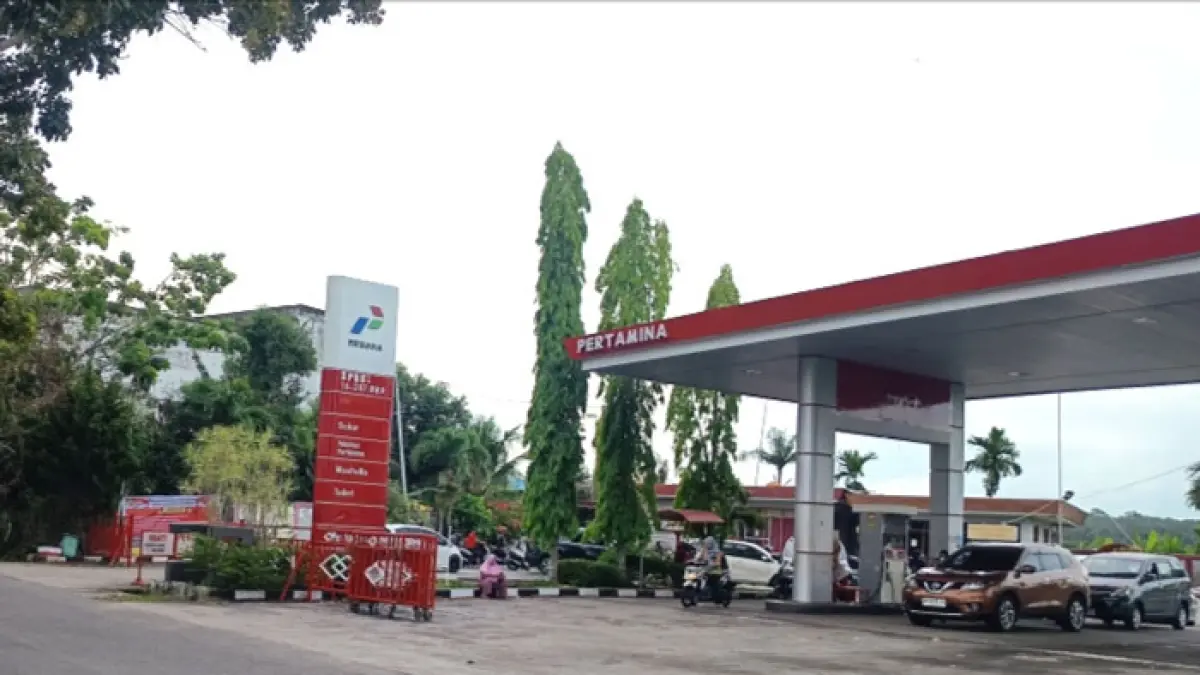 Setelah sempat meresahkan masyarakat selama dua pekan terakhir, akhirnya distribusi bahan bakar minyak (BBM) subsidi di Pulau Bengkalis berangsur normal, Jumat (10/4/2026). (Abu Kasim/Riaupos.co)