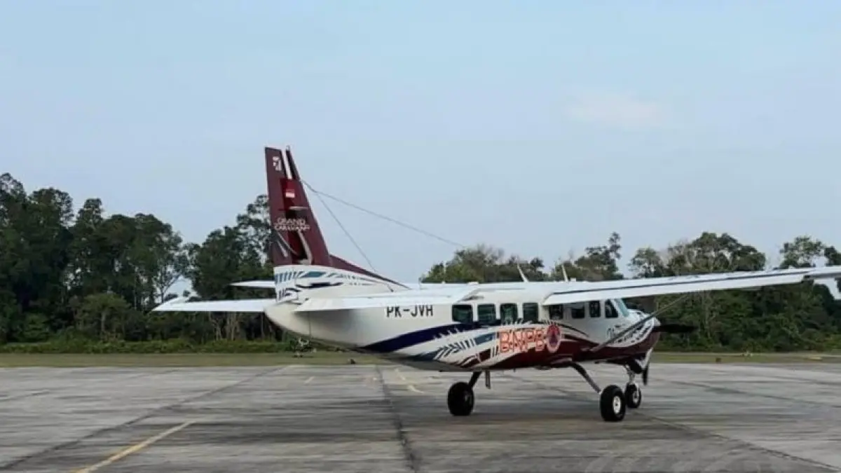 Pesawat untuk kegiatan OMC bersiap melakukan penyemaian garam di langit Riau untuk membuat hujan buatan. (Humas BNPB)
