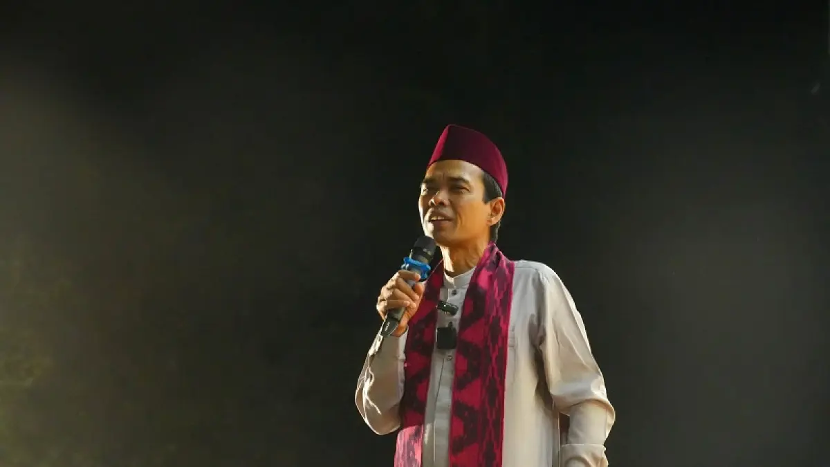 Ustaz Abdul Somad menyampaikan tausiah dalam acara halalbihalal dan tabligh akbar di Desa Sungai Buluh Kecamatan Singingi Hilir, Kuantan Singingi, Jumat (10/4/2026) malam.(Istimewa)